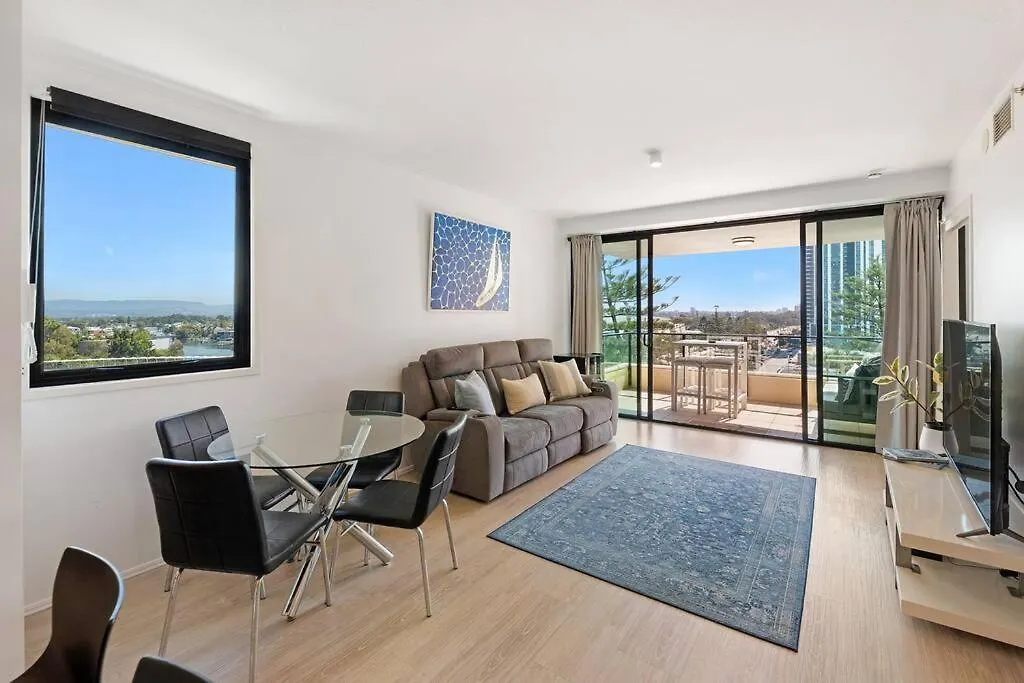 Park Views & Luxe Amenities In Broadbeach Gold Coast Apartment
