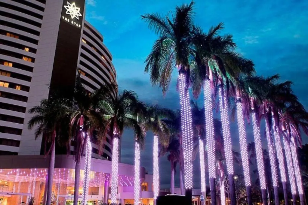Park Views & Luxe Amenities In Broadbeach Gold Coast Apartment